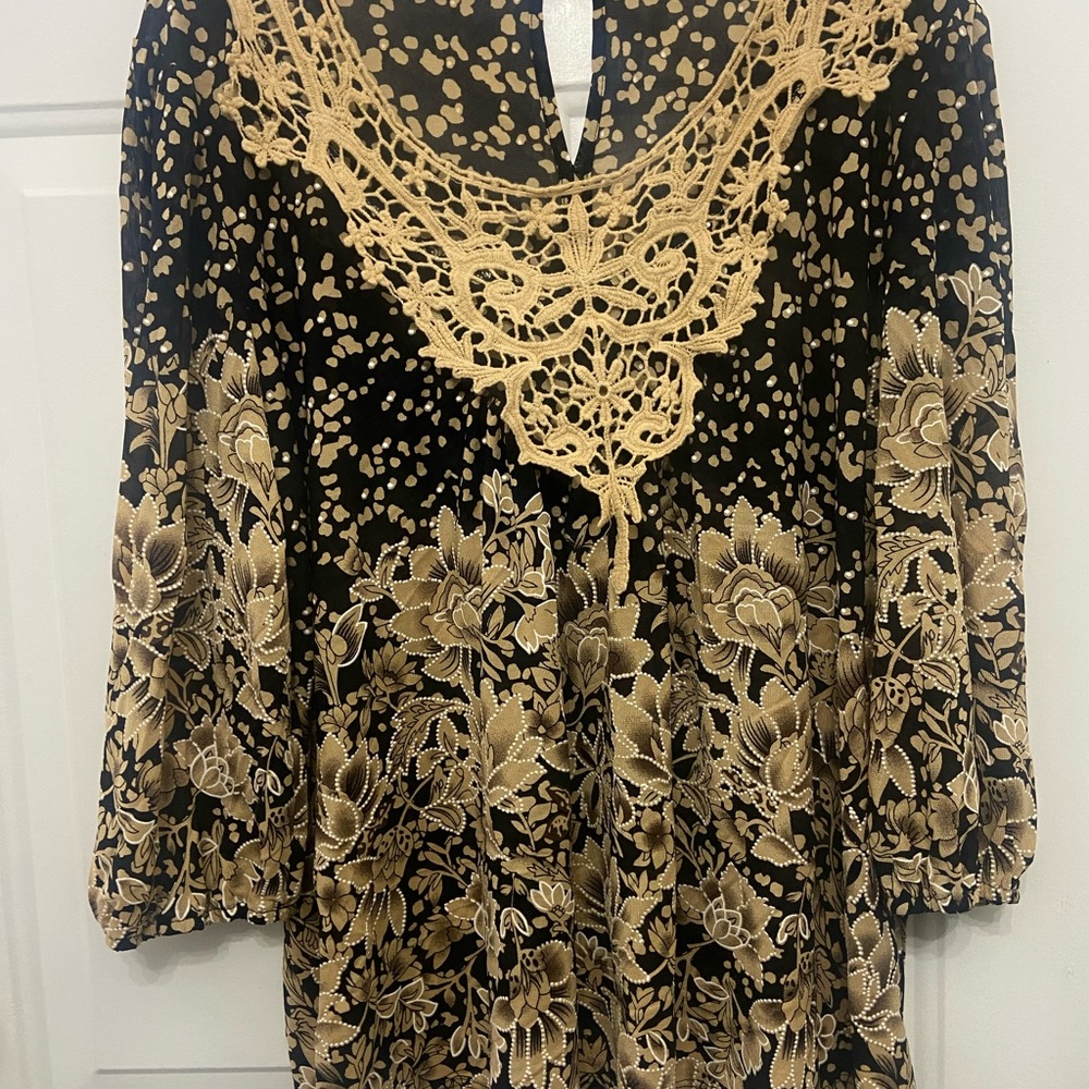 Suzanne Betro Black/Beige Taupe Top
